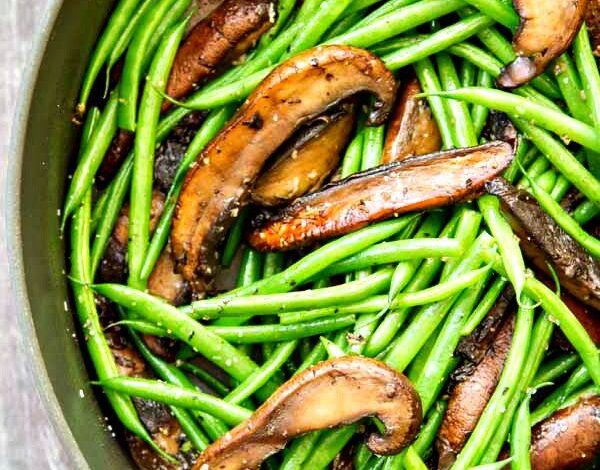 SAUTEED STRING BEANS AND PORTOBELLO MUSHROOMS