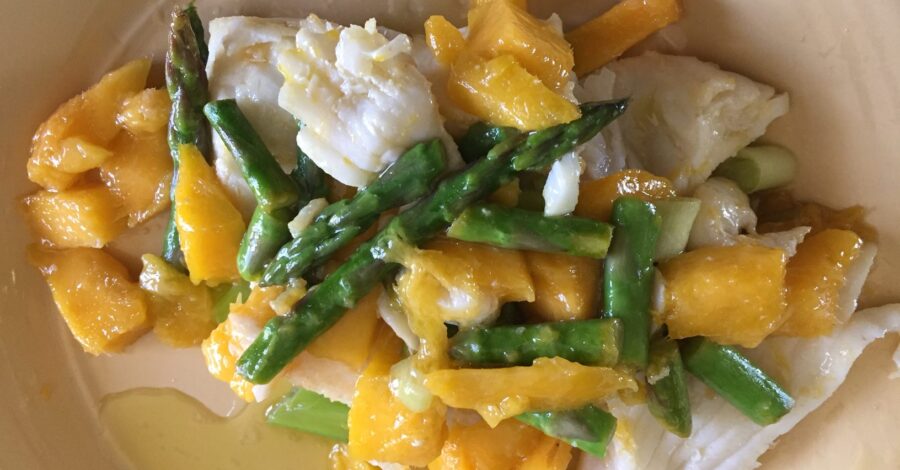 HALIBUT WITH ASPARAGUS AND MANGO