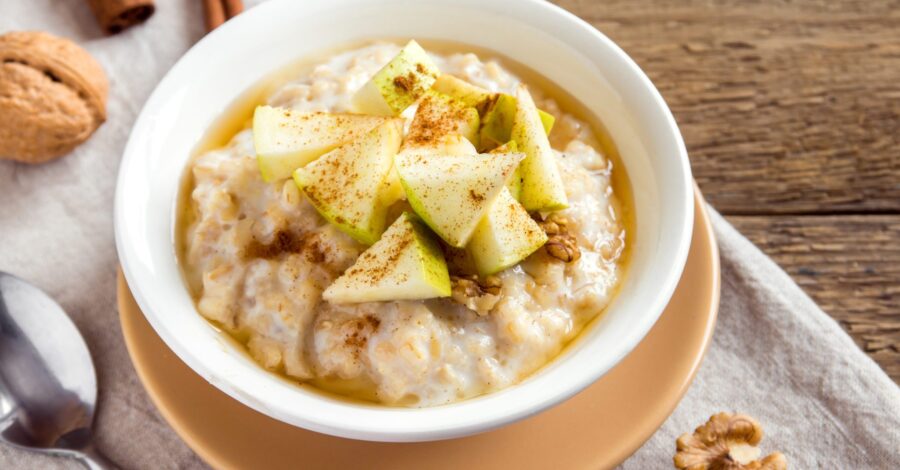 OATMEAL AND FRESH APPLES