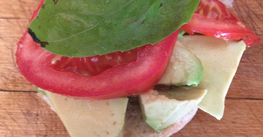 AVOCADO AND BASIL SANDWICH