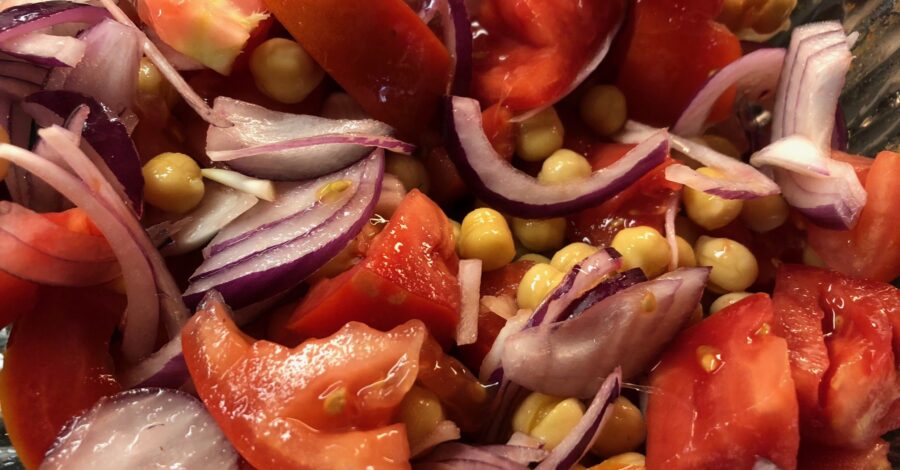 TOMATO CHICKPEA SALAD