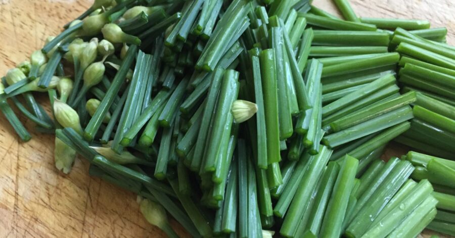 GARLIC NOODLES WITH GREENS