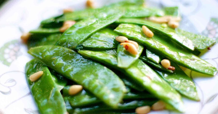 SNOW PEAS WITH PINE NUTS