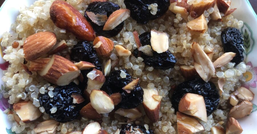 QUINOA WITH MAPLE SYRUP AND NUTS