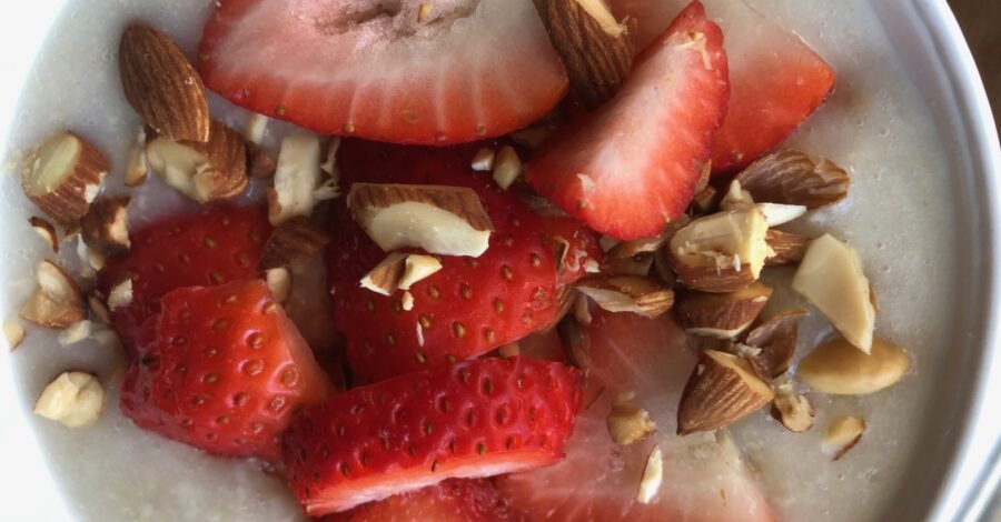 OATMEAL WITH SWEET STRAWBERRIES