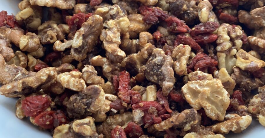 WALNUTS WITH GOJI BERRIES