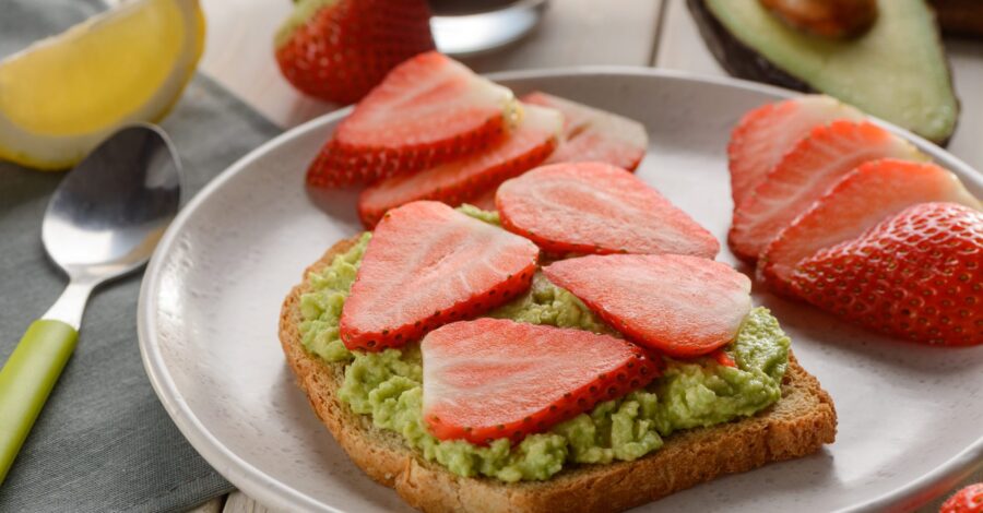 AVOCADO STRAWBERRY TOAST