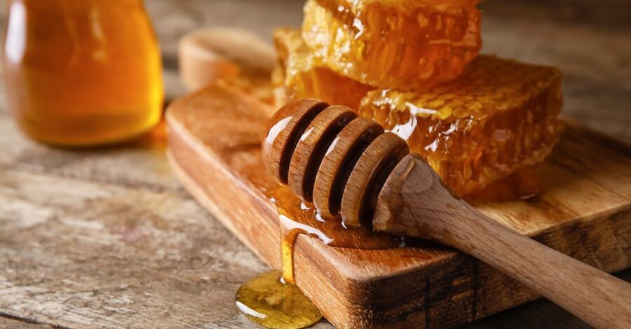 Kitchen Pharmacy: Healing Honey