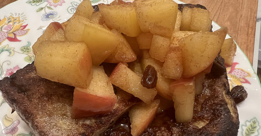 FRENCH TOAST WITH SPICED APPLES