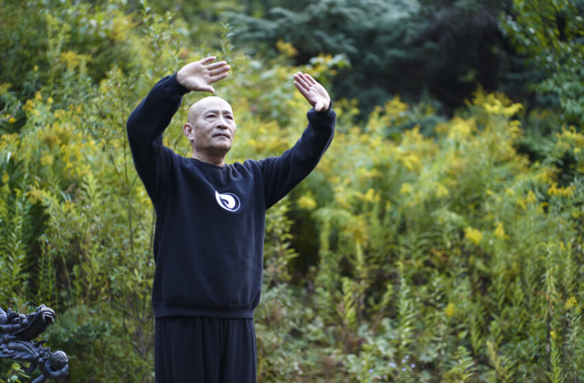 Grand Master Nan Lu practices Wu Ming Qigong